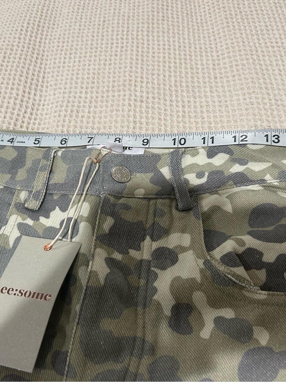 Women’s Olive Camo Barrel Pants - Picture 3 of 5